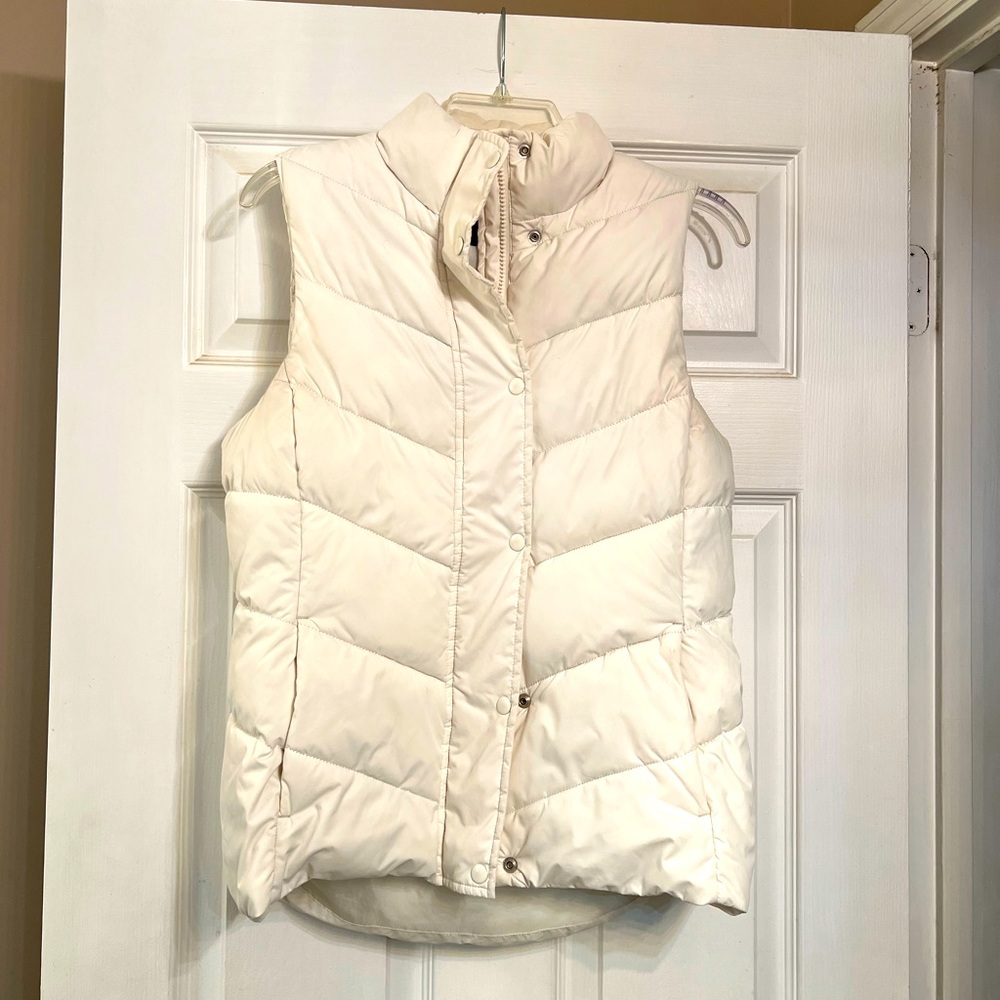 Women's GAP White Cream Puffer Vest with pockets